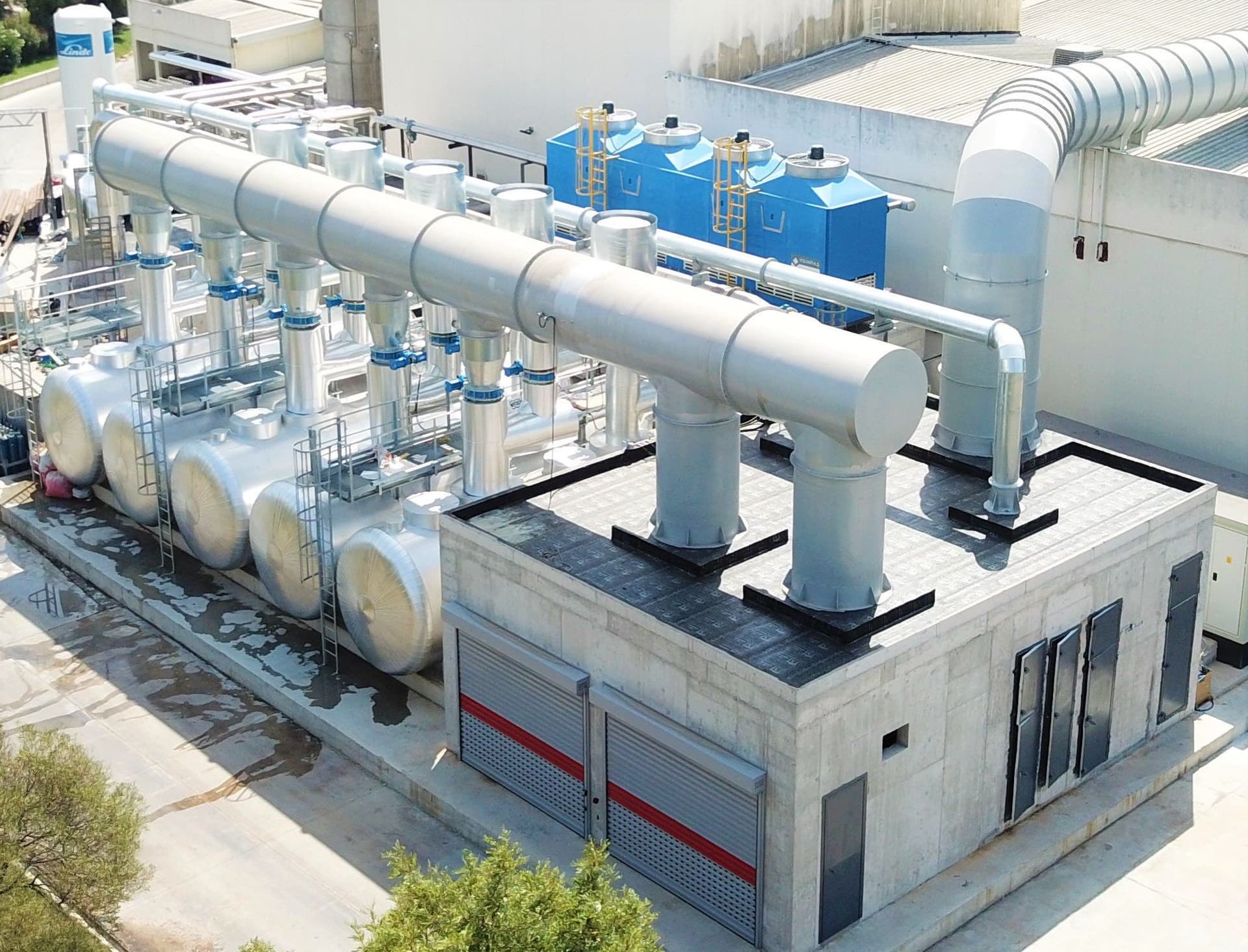 Rooftop adsorber tanks and cooling units