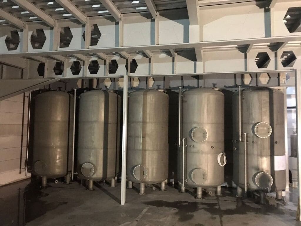Stainless steel vertical solvent storage tanks