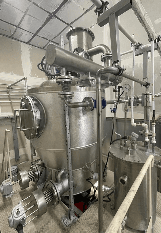 Solvent distillation unit, site view
