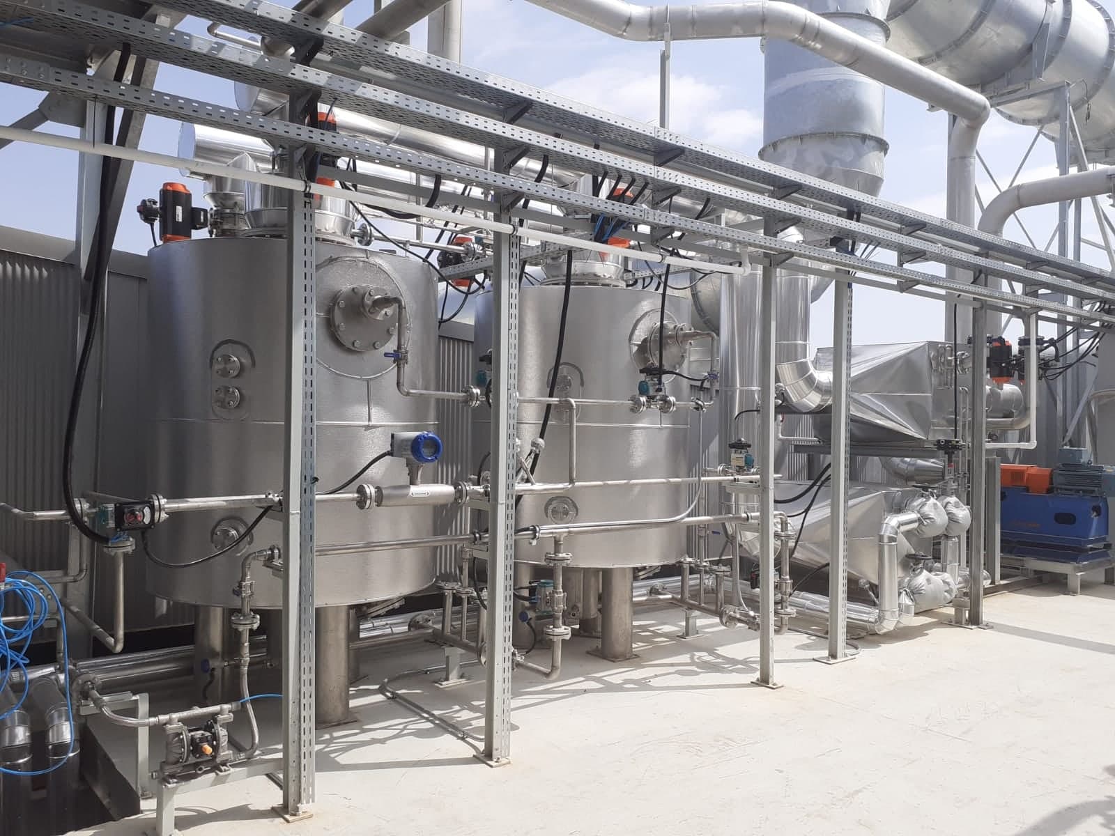 Zeolite-bed molecular sieve tanks